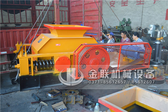 齿辊破碎机施工生产可将破碎，筛分，制砂部分封闭起来，防尘防噪声