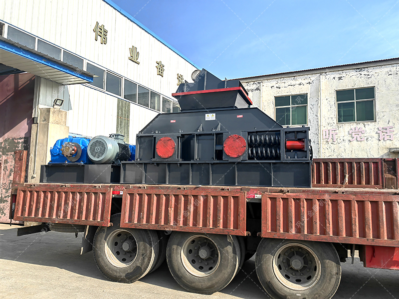 2PG1200x800对辊制砂机设备发往陕西
