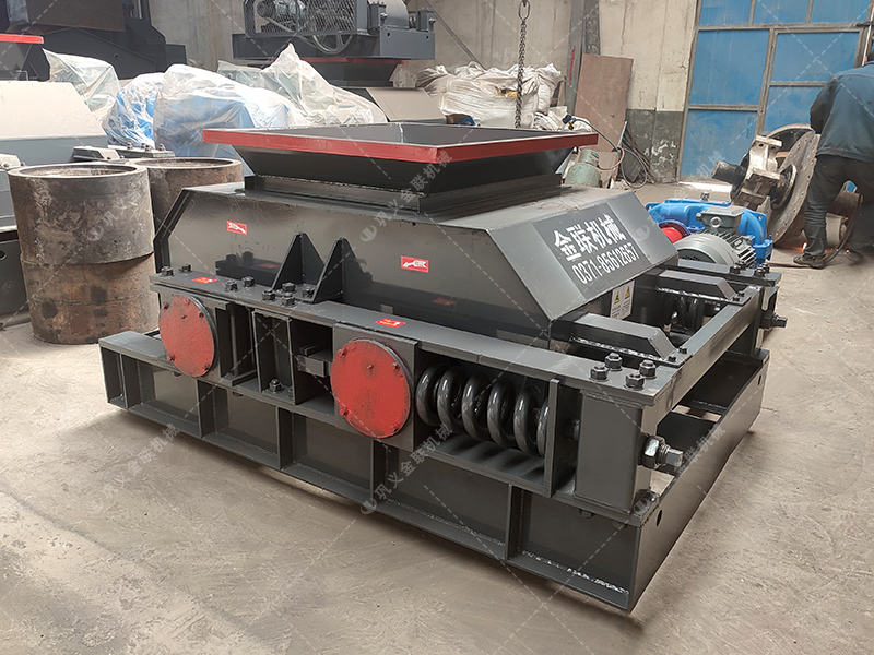 双齿辊破碎机处理含杂原煤：专业优势究竟比传统设备强在哪？