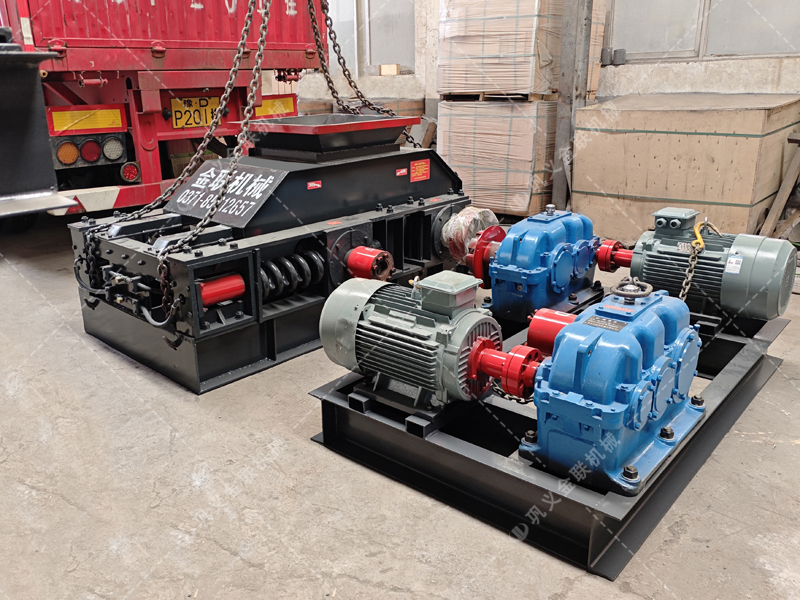 面对大块高硬度的原煤与煤矸石,双齿辊破碎机凭什么能“啃”得动? 面对大块高硬度的原煤与煤矸石,双齿辊破碎机凭什么能“啃”得动?