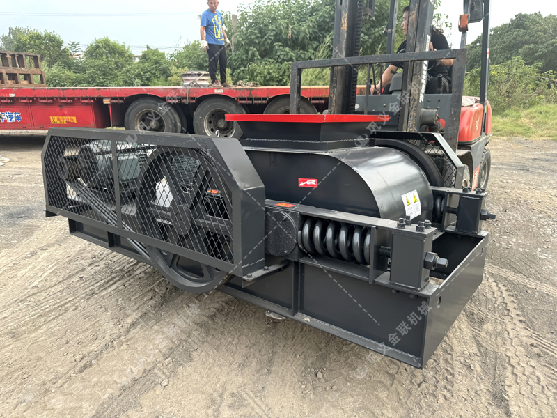 过度粉碎让煤矸石“掉价”？双齿辊破碎机怎么守住价值底线？